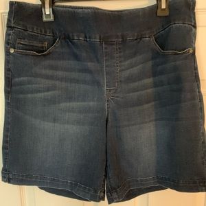 Liz Claiborne pull on shorts